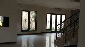 disewakan rumah royal residen, kensington cluster depan