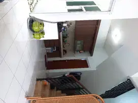 rumah 2 lantai  nyaman aman