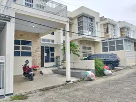 Sewa kontrakkan Tegalgondo Malang 4 kamar mandi dalam Perabot