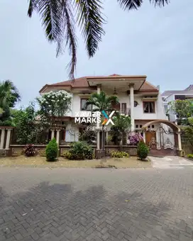 Rumah Mewah Klasik 2 lantai di Boulevard Permata Jingga, Malang