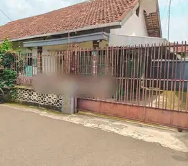 Rumah besar di tengah kota tanah Luas