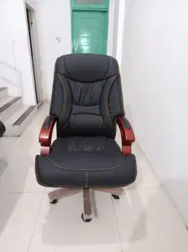Kursi Direktur Jumbo