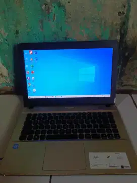 jual laptop asus no minus ama mous nya juga casan juga lok jakut