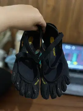 Vibram fivefinger size 36