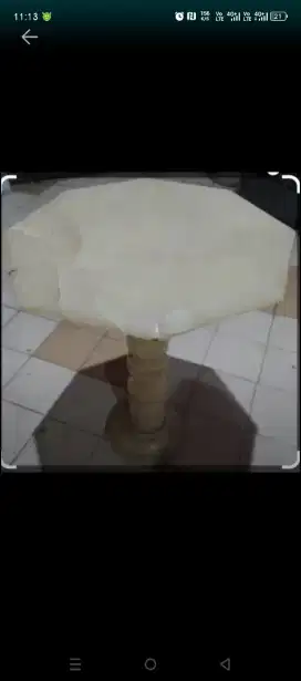 Meja marmer kecil