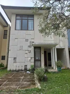 Dijual Rumah Turun Harga di Sentul
