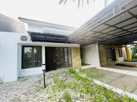 Rumah Bagus Hadap Taman di Lippo Cikarang