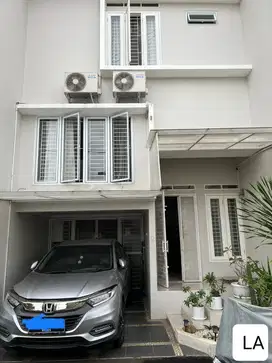DIJUAL RUMAH DALAM CLUSTER DI JAGAKARSA JAKARTA SELATAN