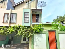 Rumah cantik, siap huni bangunan luas di Bintaro Terrace