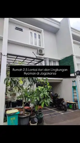 Rumah 2,5 Lantai Asri d Jagakarsa