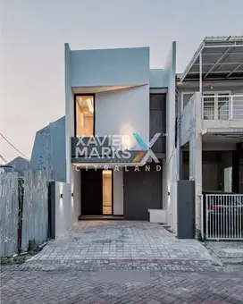Rumah Dharmahusada Mas, Mewah, Baru Gress, Monokrom Style