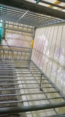 Di JUAL CEPAT. Harga bisa Nego Tempat tidur susun besi