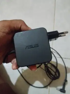 Adaptor laptop ASUS original bawaan