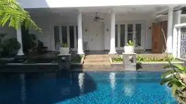 Furnished Modern And Beautiful House In Kemang with private pool