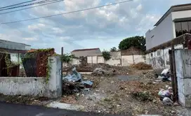 Strategis Menarik Jual Tanah Tepi Jl. Aspal dekat De Laxston Hotel