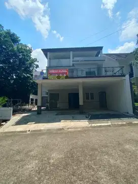 rumah hook tiga lantai siap huni di cluster sentul city