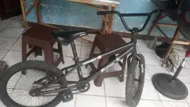 Sepeda BMX merk senator LYCAN 20in remteredo