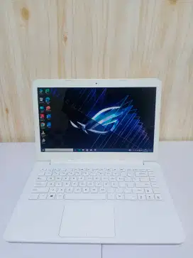 asus E402Y ram 4/ ssd 128