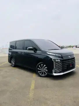 Toyota Voxy 2023 TSS LOW KM!