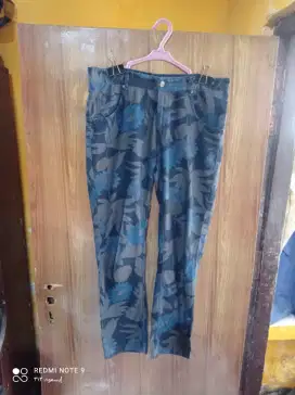 Long Pants Motif Cowok