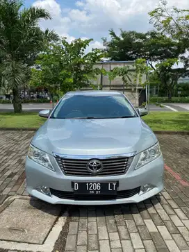 TOYOTA CAMRY 2.5V AT 2013 SILVER BANDUNG MULUS