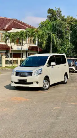 Toyota NAV1 2.0 G Matic Tahun 2016 Putih