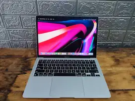 Macbook Air M1 RAM 8GB SSD 256GB Silver Mint Condition Unit Ces