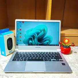 Samsung 900X3K Core i7-5500U Ram 8gb SSD 256gb 837