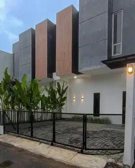 Rumah Baru Minimalis Dengan Swimming Pool Siap Huni di Solo Baru