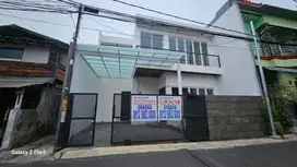di sewakan rumah cantik di kebon bawang