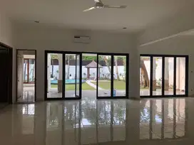 Disewakan Rumah Cantik dan Luas di  Kemang, Jakarta Selatan