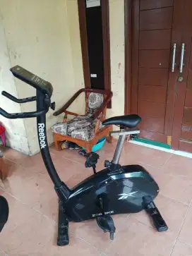 Dijual Eleptical Bike Merk Reebok