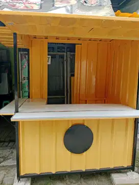 Booth container