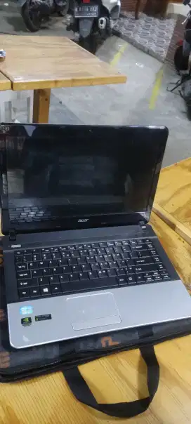 Laptop Acer E1-471