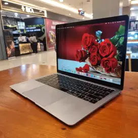 Macbook Air Retina 13 2019 intel Core i5 ~ RAM 16 GB/ SSD 256 GB