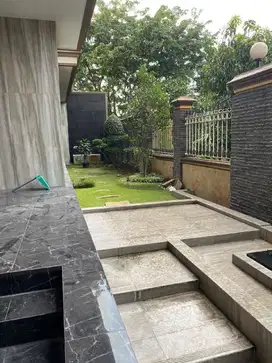 Rumah Gayungsari Barat Carport 4 Mobil Siap Huni Bagus
