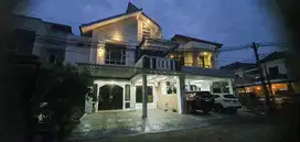 Disewakan Rumah Cantik 3 Lantai (Baru Renovasi) dalam Cluster