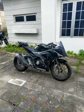 Honda CBR150R black