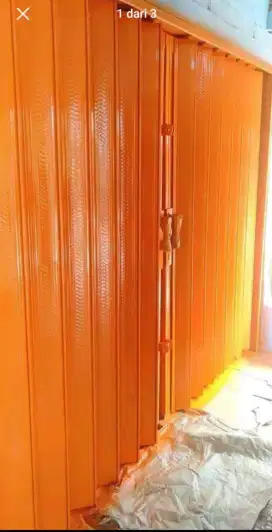 Folding gate rooling door