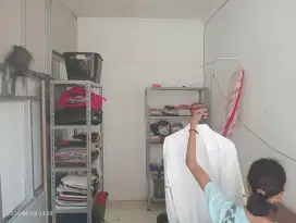 Karyawan perempuan