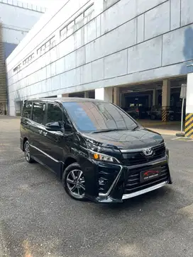 Toyota Voxy 2.0 AT 2020
