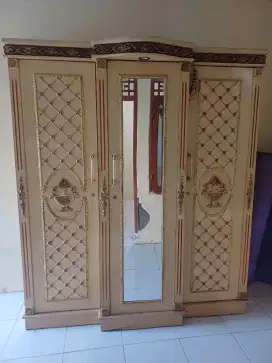 Lemari pakaian jumbo 3 pintu