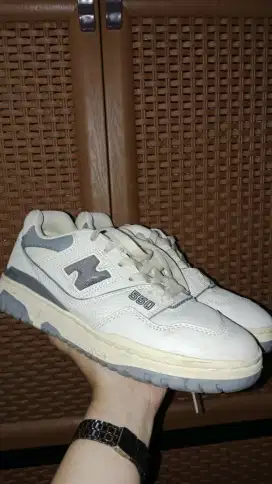 Sepatu New Balance 550 Preloved Size 40