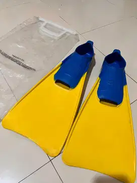 Fins renang pantas kaki katak