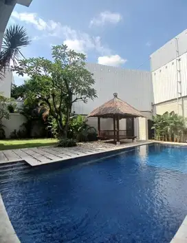 Rumah Cilandak Jaksel Posisi Hook Ada Kolam Renang