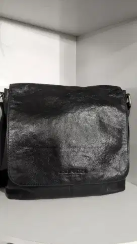 Tas Selempang Coach