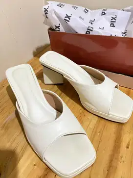 Pixfootwear heels size 40