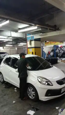 Jasa pasang kaca film mobil dan gedung