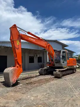 EXCAVATOR HITACHI ZAXIS ZX200