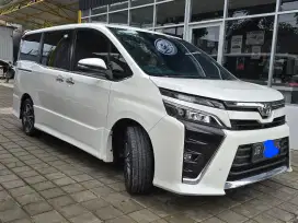 Dijual Toyota Voxy 2018 (nego). Mobil mewah harga merakyat.